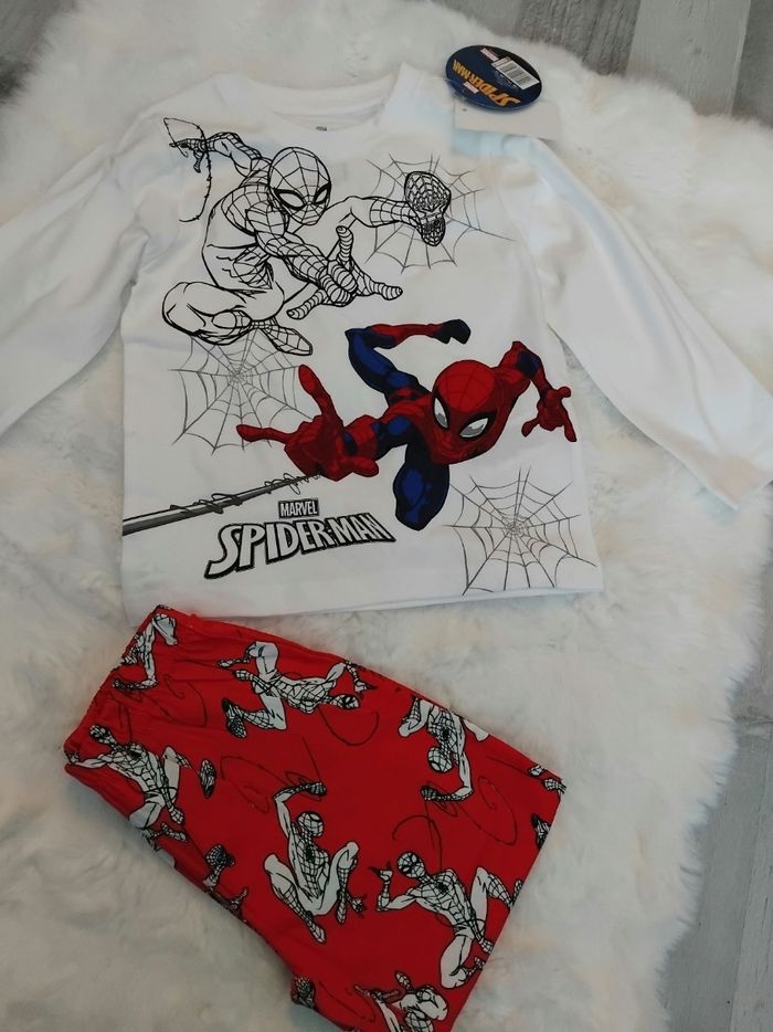 Pyjama deux pièces Spiderman, neuf avec étiquettes