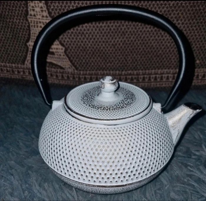 Théière en fonte blanc ,doré et noire style vintage - photo numéro 1