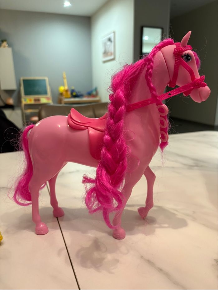 Cheval barbie rose