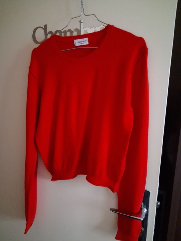 Joli pull rouge Pull&Bear taille 40 - photo numéro 2