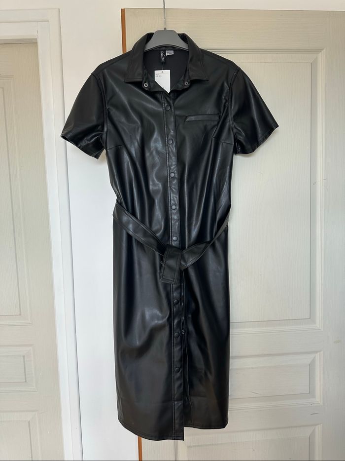 Robe longue effet simili cuir noir