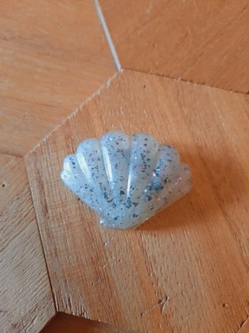 Broche coquillage epoxy