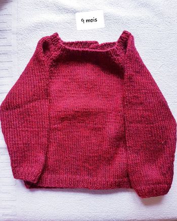 Pull fait main 9 mois