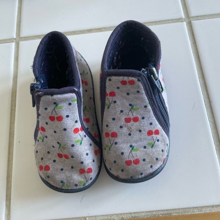 Chaussons motif cerise