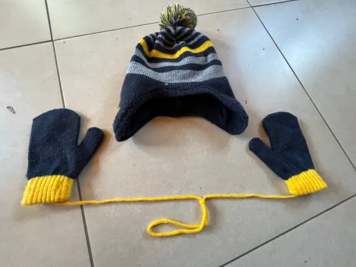 Ensemble bonnet + moufle taille 6-12 mois