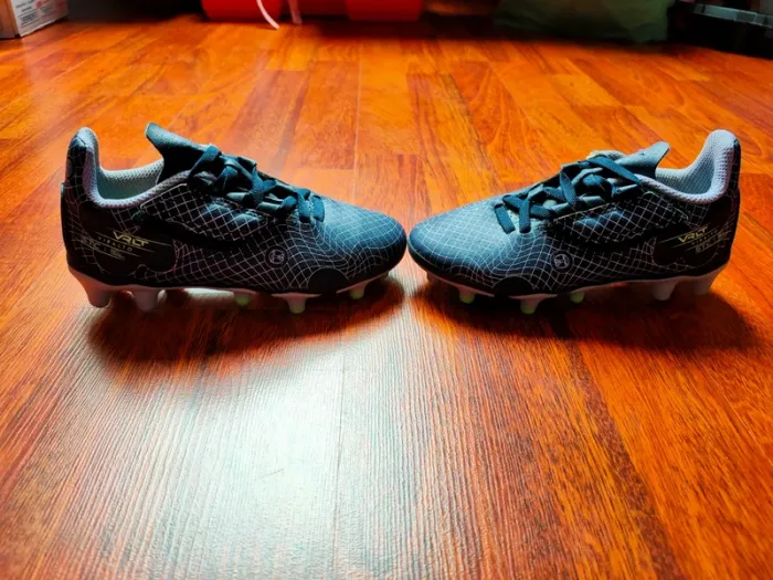 Chaussure de foot garçon taille 28 - photo numéro 3