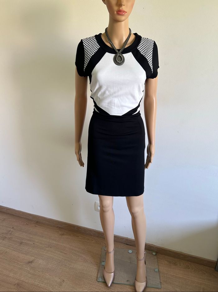 Robe noire et blanche à manches courtes Anna Field taille 40 bon état - photo numéro 3