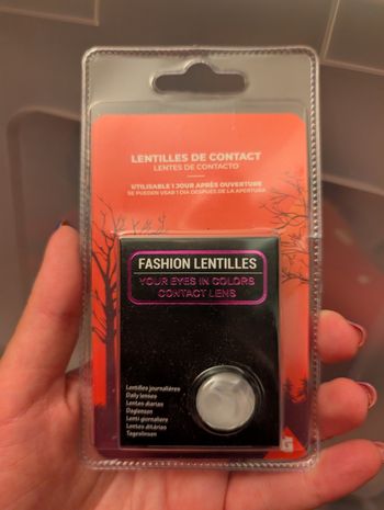Lentilles de contacts neuves blanche vampire