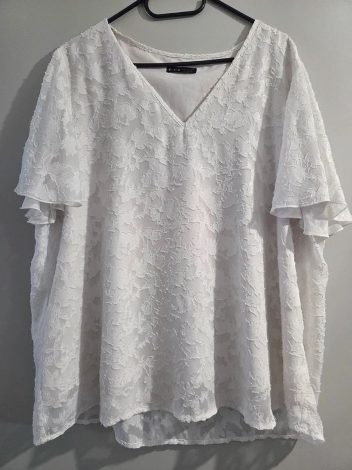 T-shirt blanc avec broderie transparente