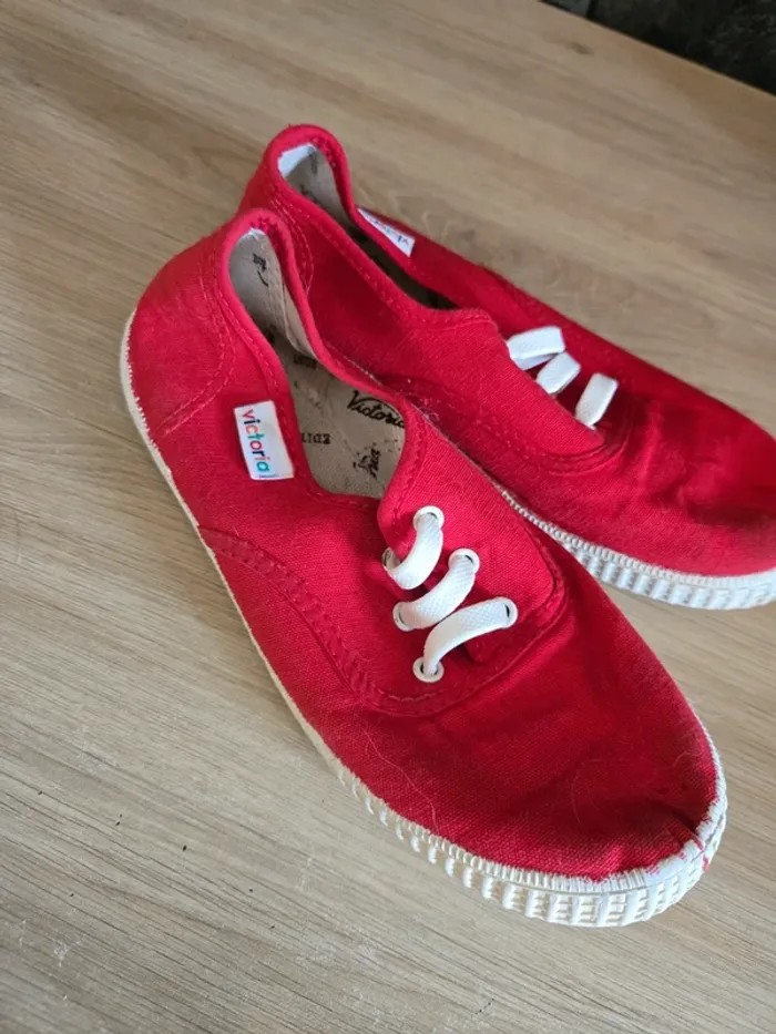 Chaussures Victoria Inglesa rouge pointure 32 comme neuves - photo numéro 8