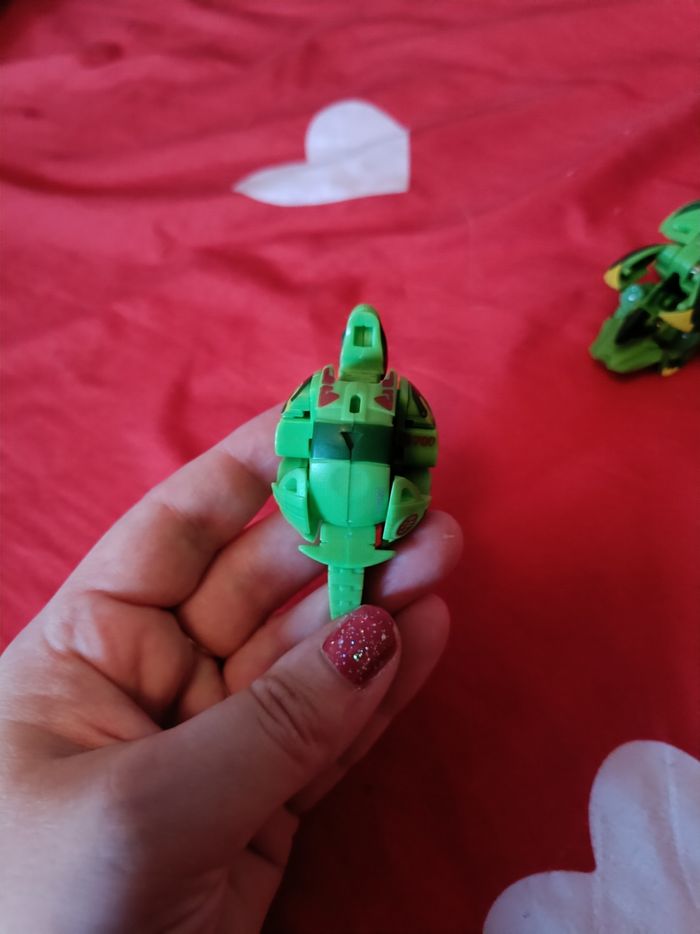 Deux bakugan - photo numéro 3