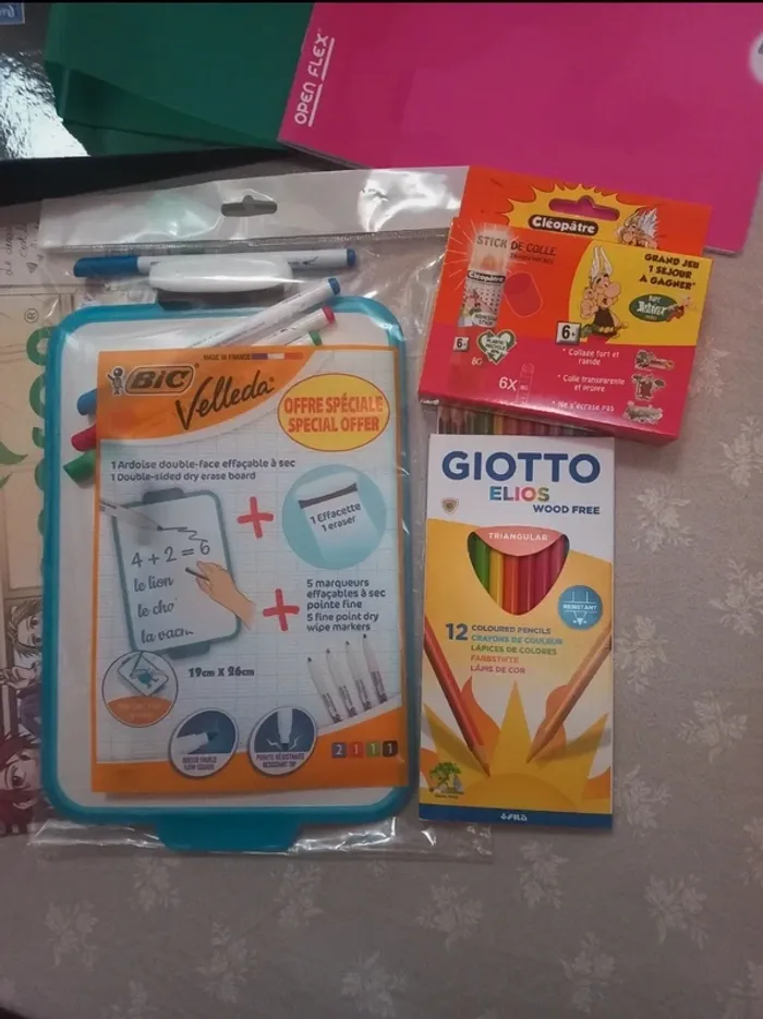 Lot fournitures scolaires - photo numéro 2