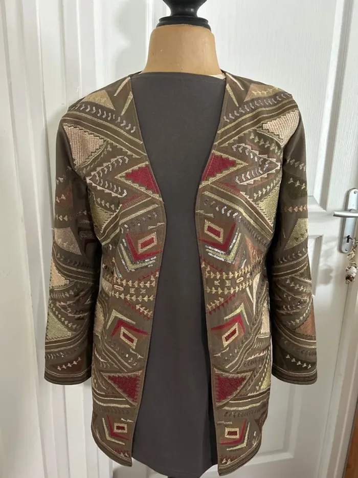 Magnifique vedte brodee de sequins taille S Misskoo