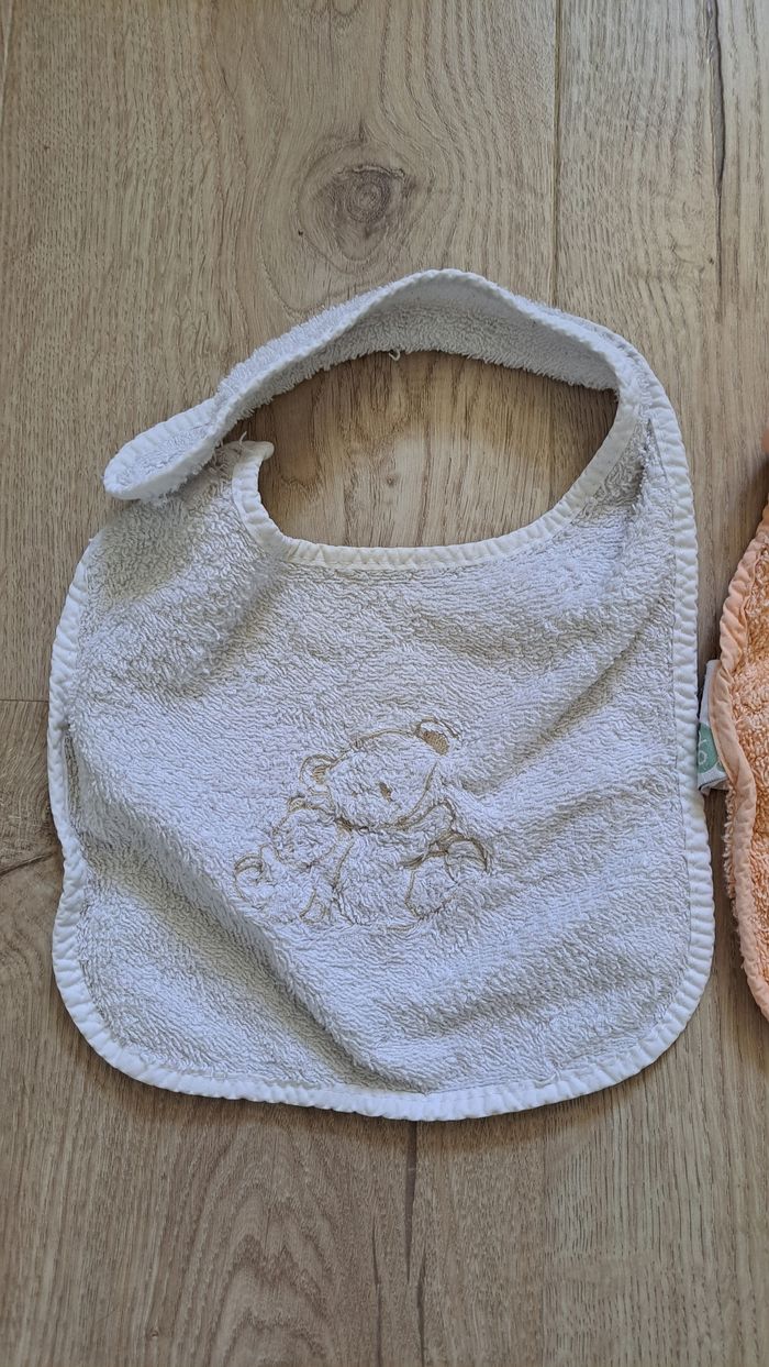 Lot 3 bavoirs TBE - photo numéro 3