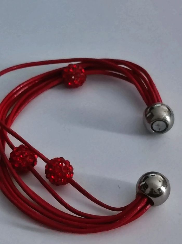 Bracelet rouge - photo numéro 5