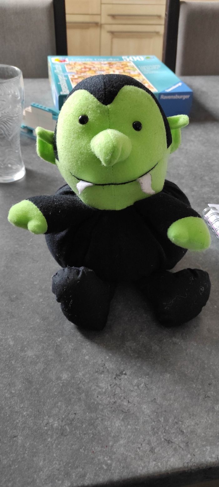 Peluche Dracula à grelots