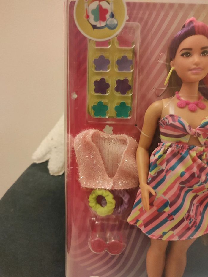 Barbie Mattel curvy ultra chevelure - photo numéro 2