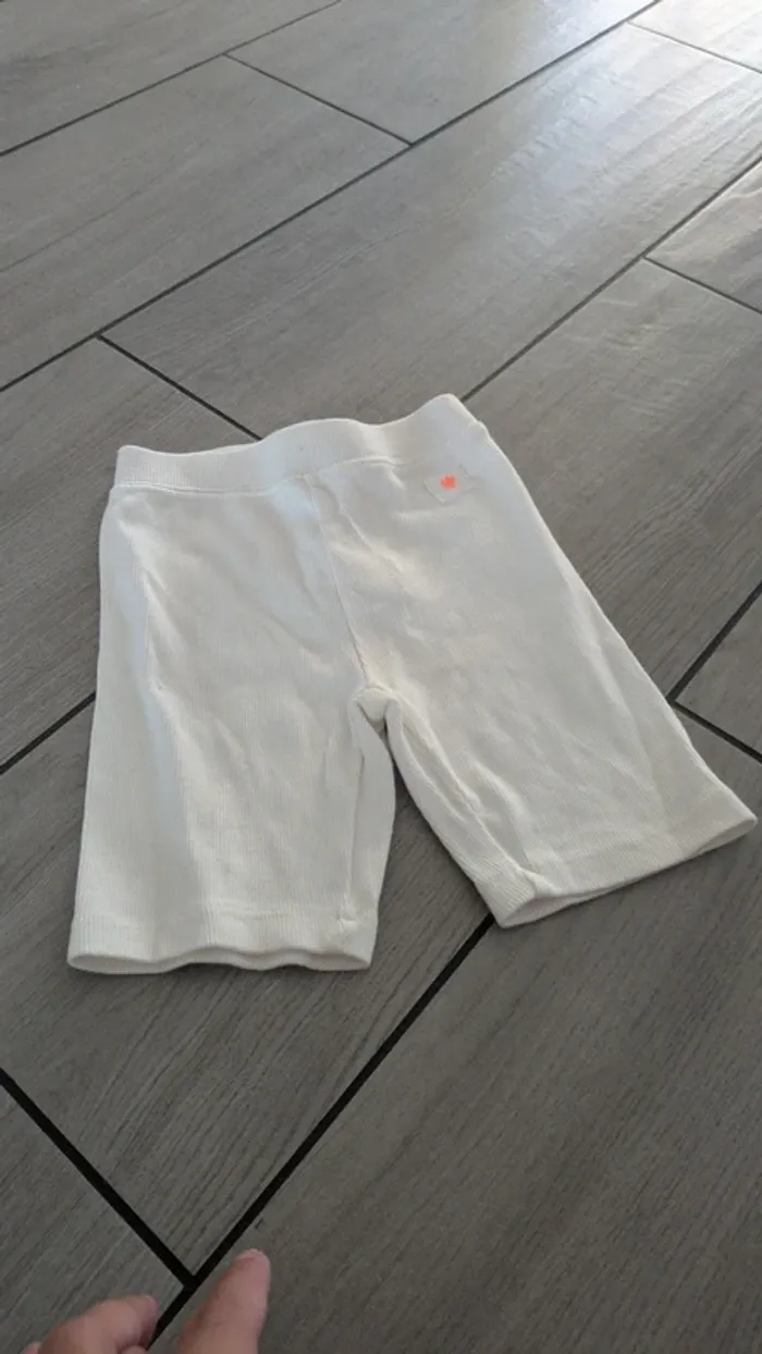 Short Zara taille 4ans