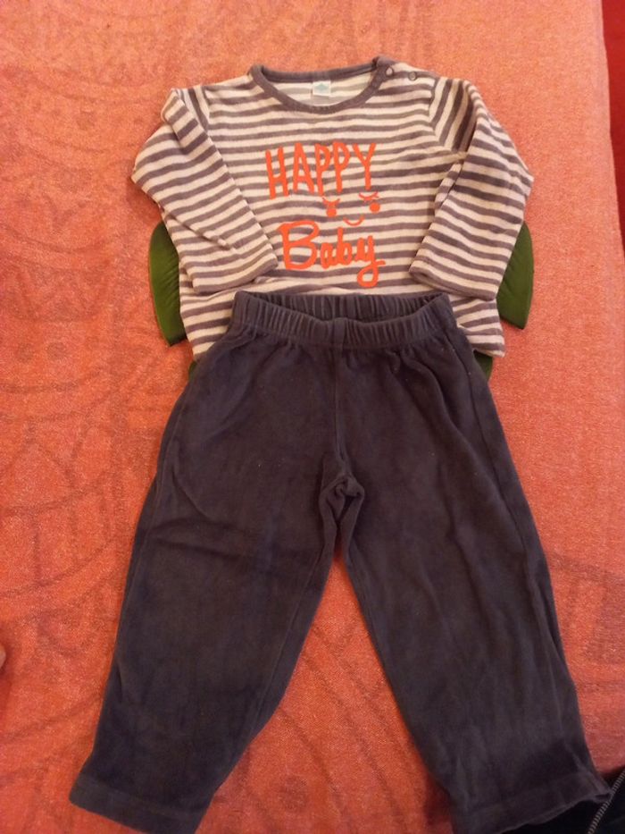 Ensemble ou pyjama 24 mois, des 18 mois