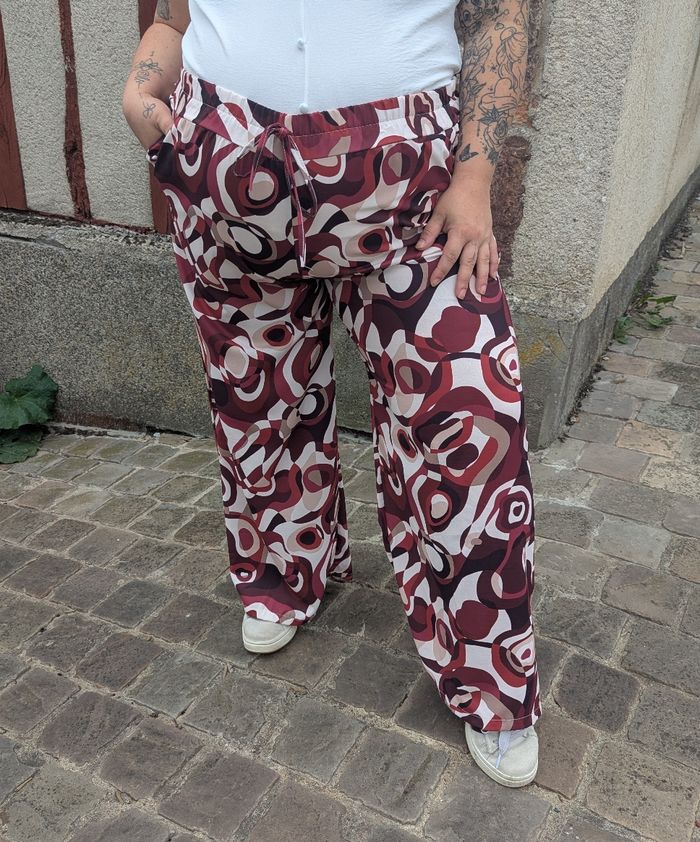 Pantalon fluide Cassis bordeaux jambes larges
TU