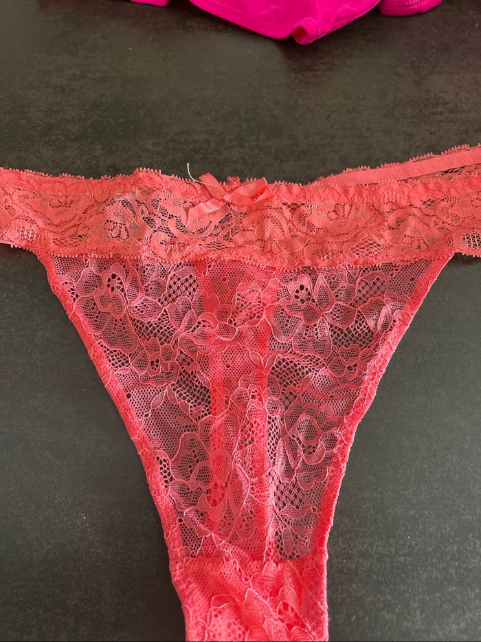 Strings dentelle # lot# unité
