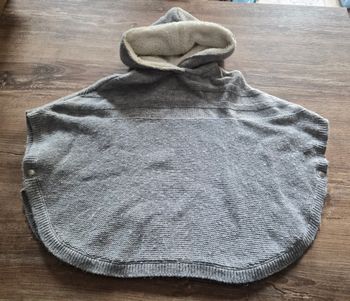 Cape/poncho à capuche 