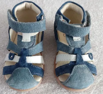 Chaussures Gémo taille 19 (réf perso N14)(familleac72)