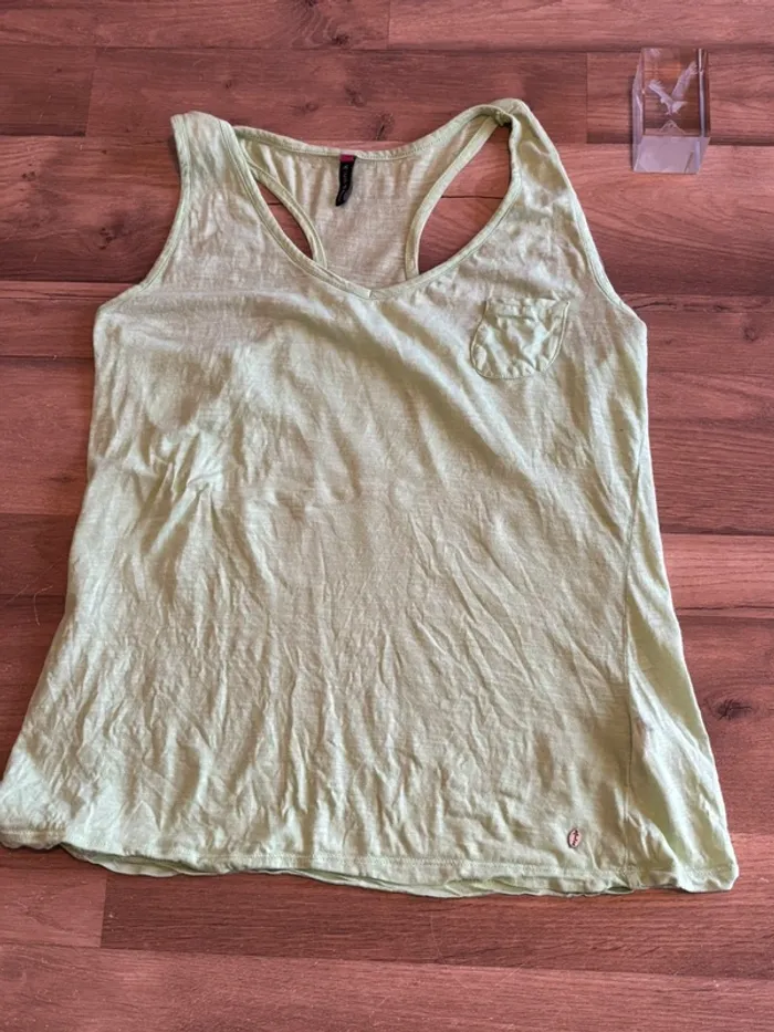 Je vend un débardeur femme taille T3 L très bon état