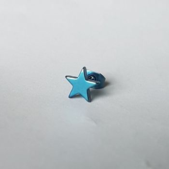 Piercing clou, étoile bleu vernis