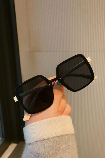 Lunettes de soleil noir et blanc stylé