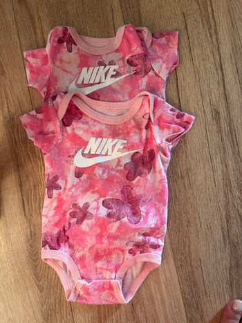 Bodies Nike