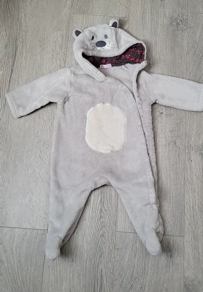 Sur pyjama taille 6 mois