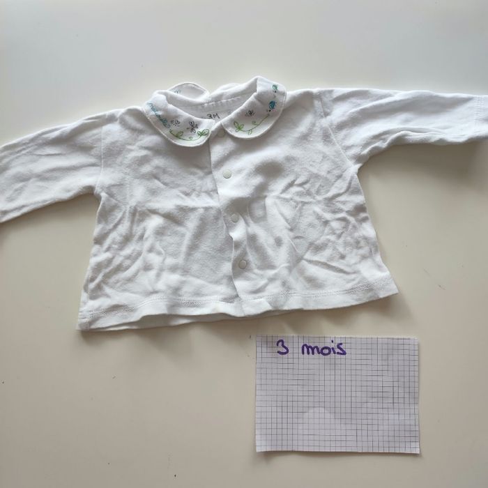 Lot bodies, T shirt manches longues , gilet 3 mois - photo numéro 8