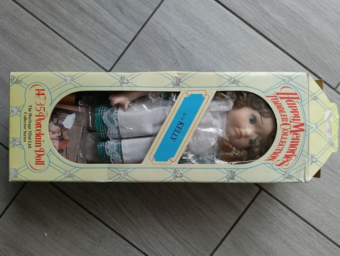 Gros lot de poupées en porcelaine - photo numéro 8