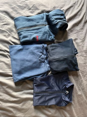 Lot de pulls bleu marine taille 12/14 ans