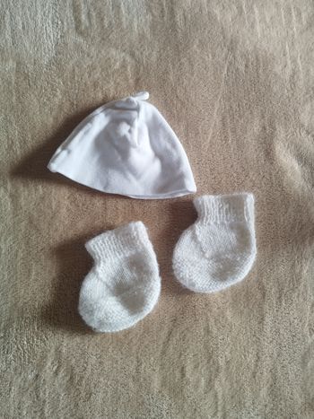 Bonnet et petits chaussons