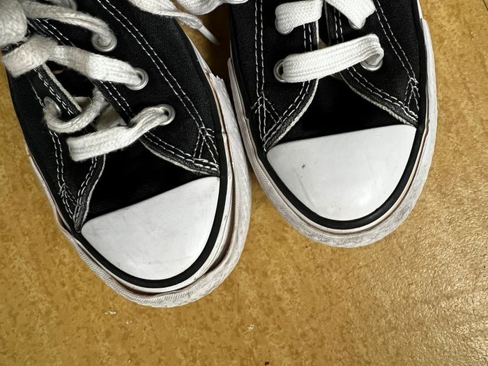 Converse noir 35 bon état avec ses imperfections - photo numéro 4