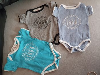 Lot bodys 3 mois