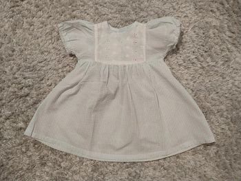 Robe bleue et blanche