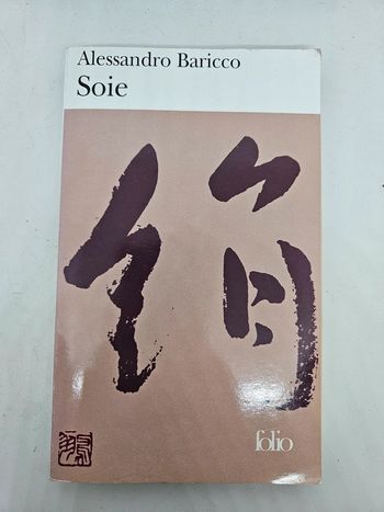 "Soie", de Alessandro Baricco.
Folio.
144 pages.
ISBN : 2.07.041965.7.