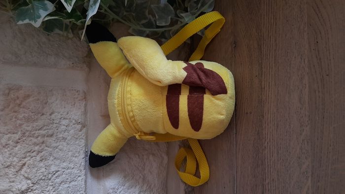 Pochette peluche Pikachu Pokemon neuve 18 cm - photo numéro 2