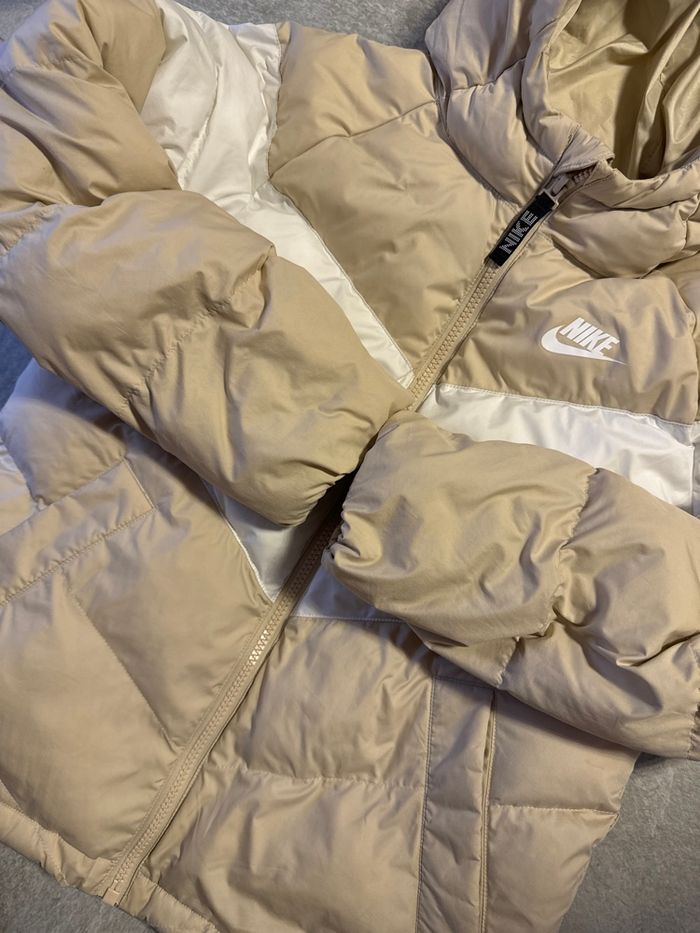Veste doudoune capuche Nike enfant Taille M (137/147cm) - photo numéro 4