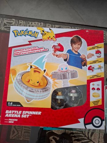 Set arène pokemon et toupie neuf