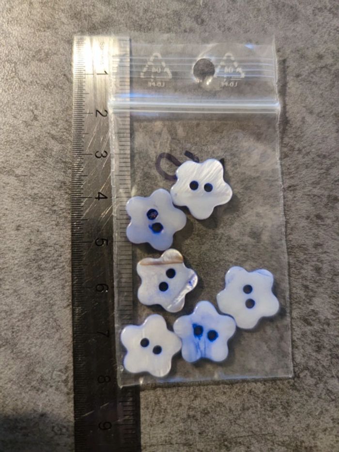 lot de 6 boutons en nacre / bleu / env 1 cm