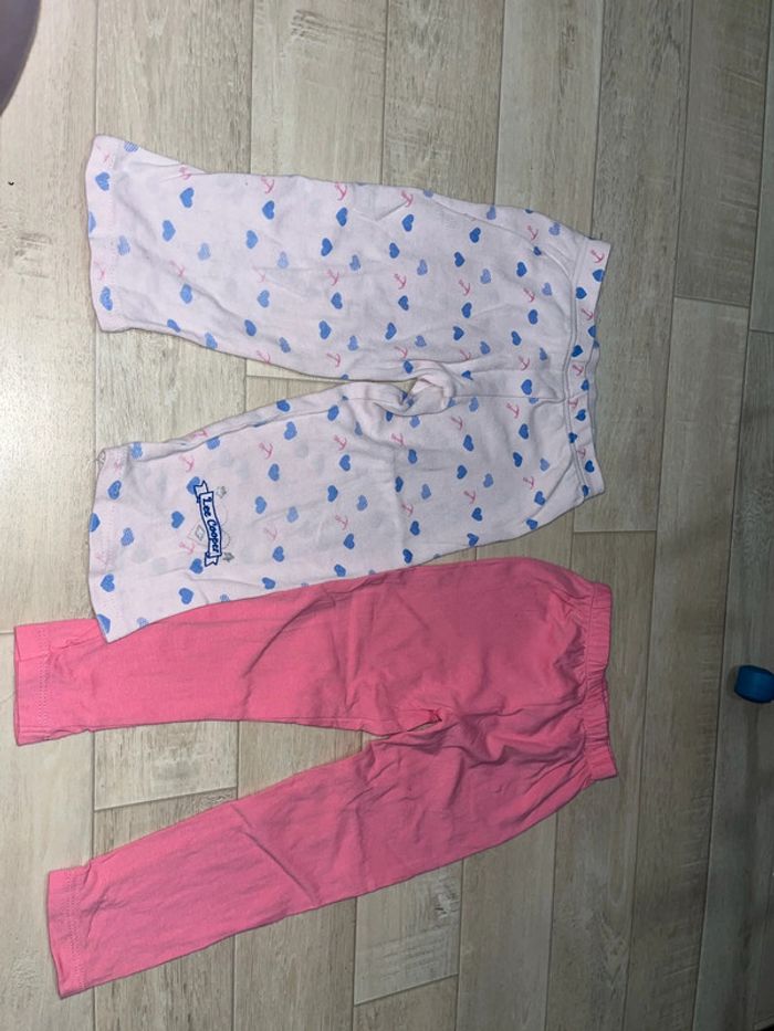 Deux pantalons fille