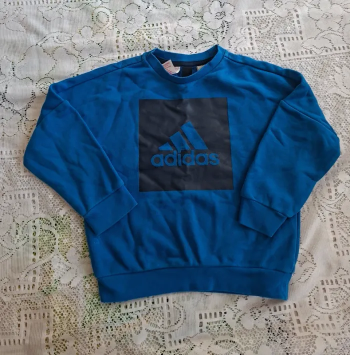 Sweat Adidas bleu - Sportwear, en très bon état, taille 5/6 ans