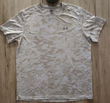 Tee shirt under Armour