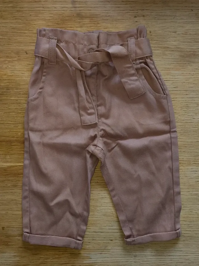 Pantalon fille camel 12 mois Kiabi neuf sans étiquette