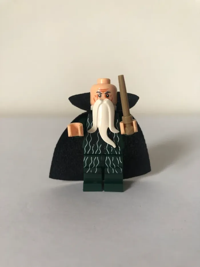 Figurine type lego les 4 fondateurs de Poudlard. Harry Potter - photo numéro 2