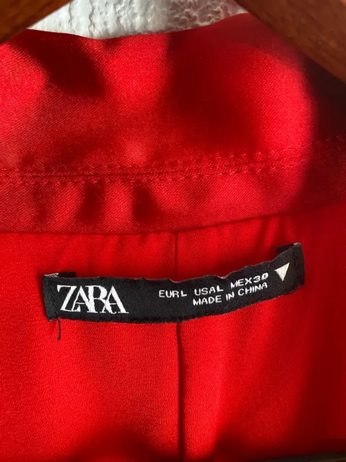 Robe Zara satinée rouge taille L 40 - photo numéro 2